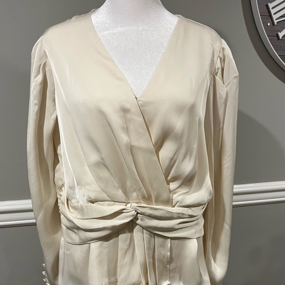 Loft Women's Top - Express Fashion- Satin material. Excellent condition!… - Picture 5 of 7